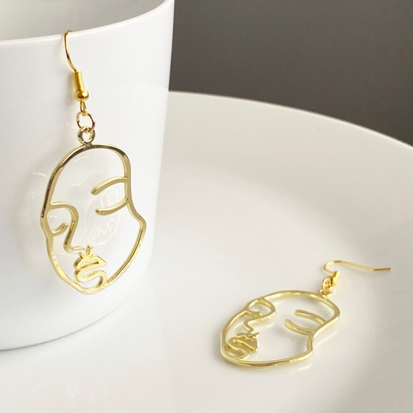 NEW Human Face Earrings in Gold color - Picture 2 of 5